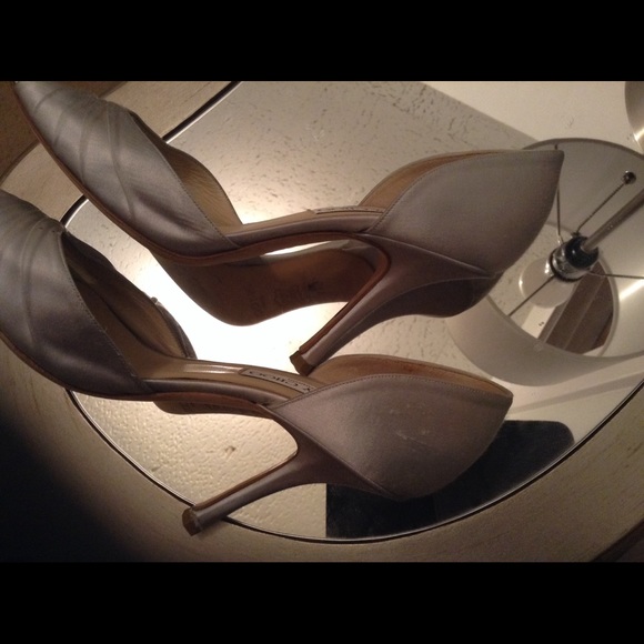 Classy Jimmy Choo - Picture 5 of 6